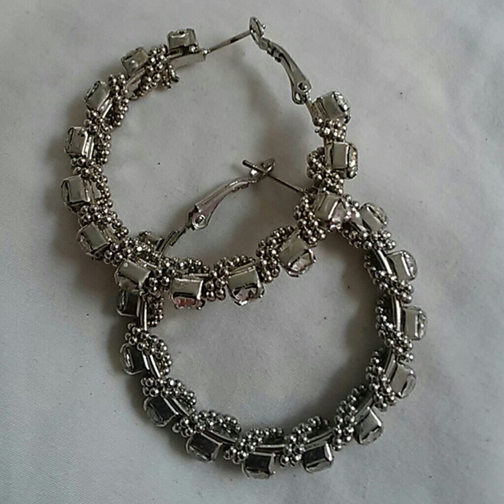 Earings - Picture 2 of 3